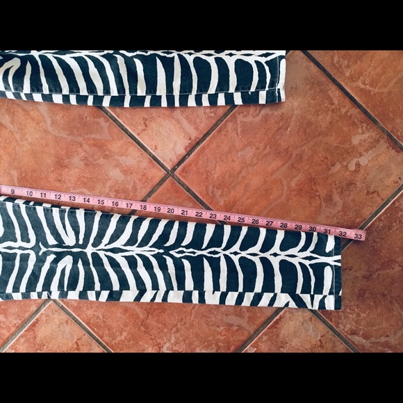 Michael Kors Zebra Striped Jeans, Size 2 - Picture 4 of 4